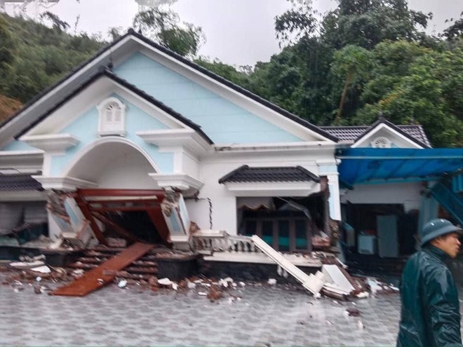 Vụ sập một ngôi nhà ở quận Nam Tây